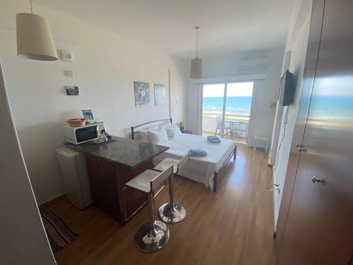 Alex Beach Apartment 33 Larnaca Buitenkant foto